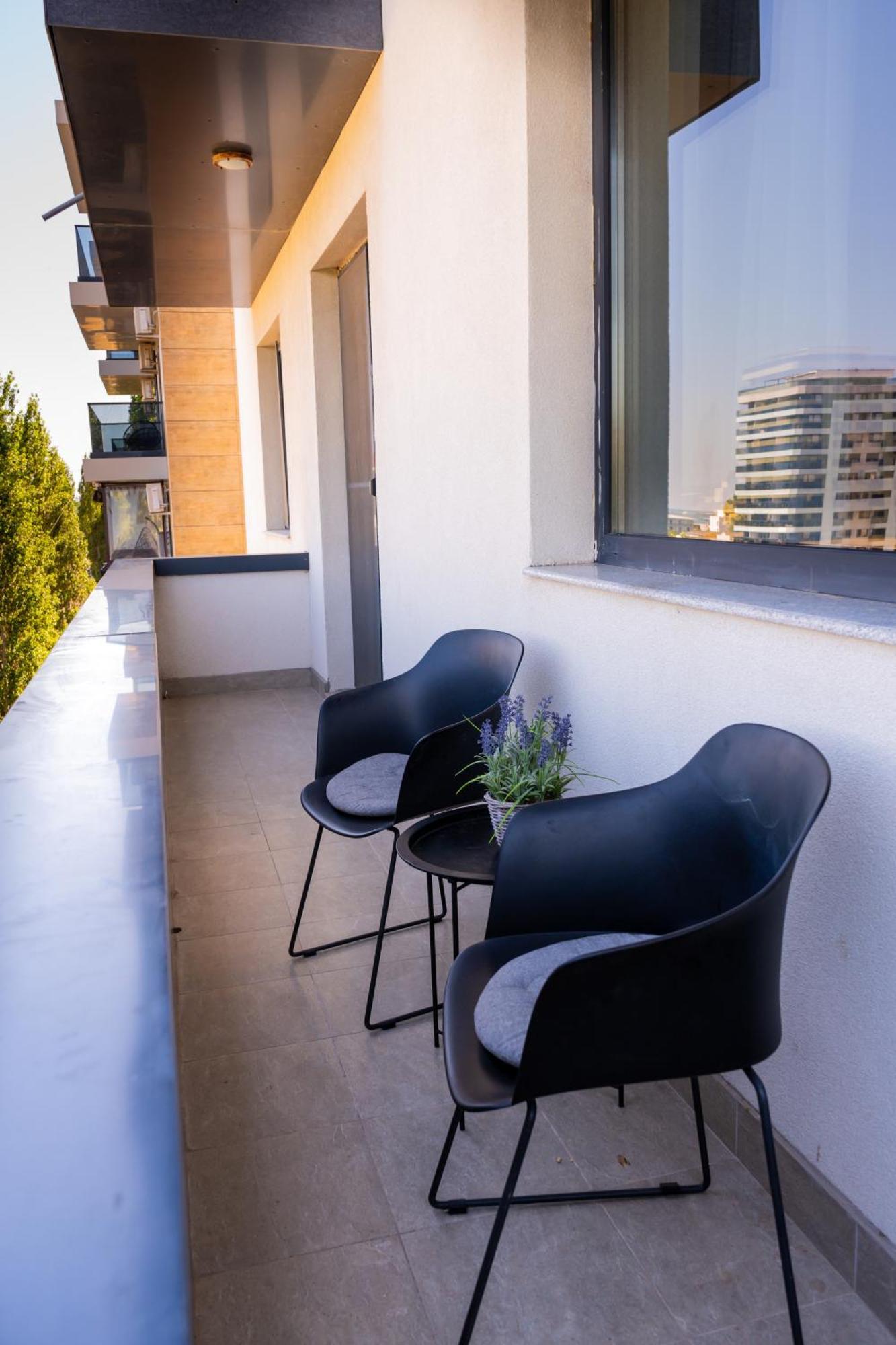 Alexis Spacious Classic Apartment Mamaia Exterior foto
